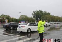 168娱乐网：吴忠交警完成“五一”假期和“美食节”交通安保工作