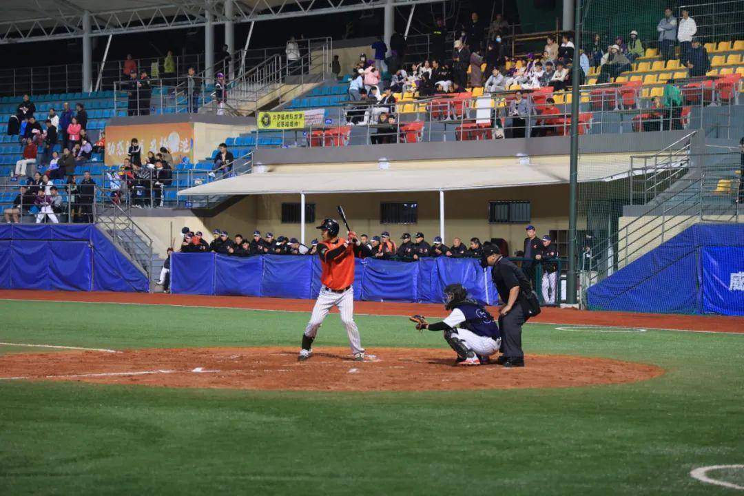 棒球:首站棒球！2024年中国棒球联赛在威海临港拉开战幕